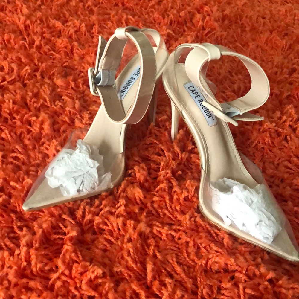 Step into Spring with this Sexy Ankle Strap Shoe